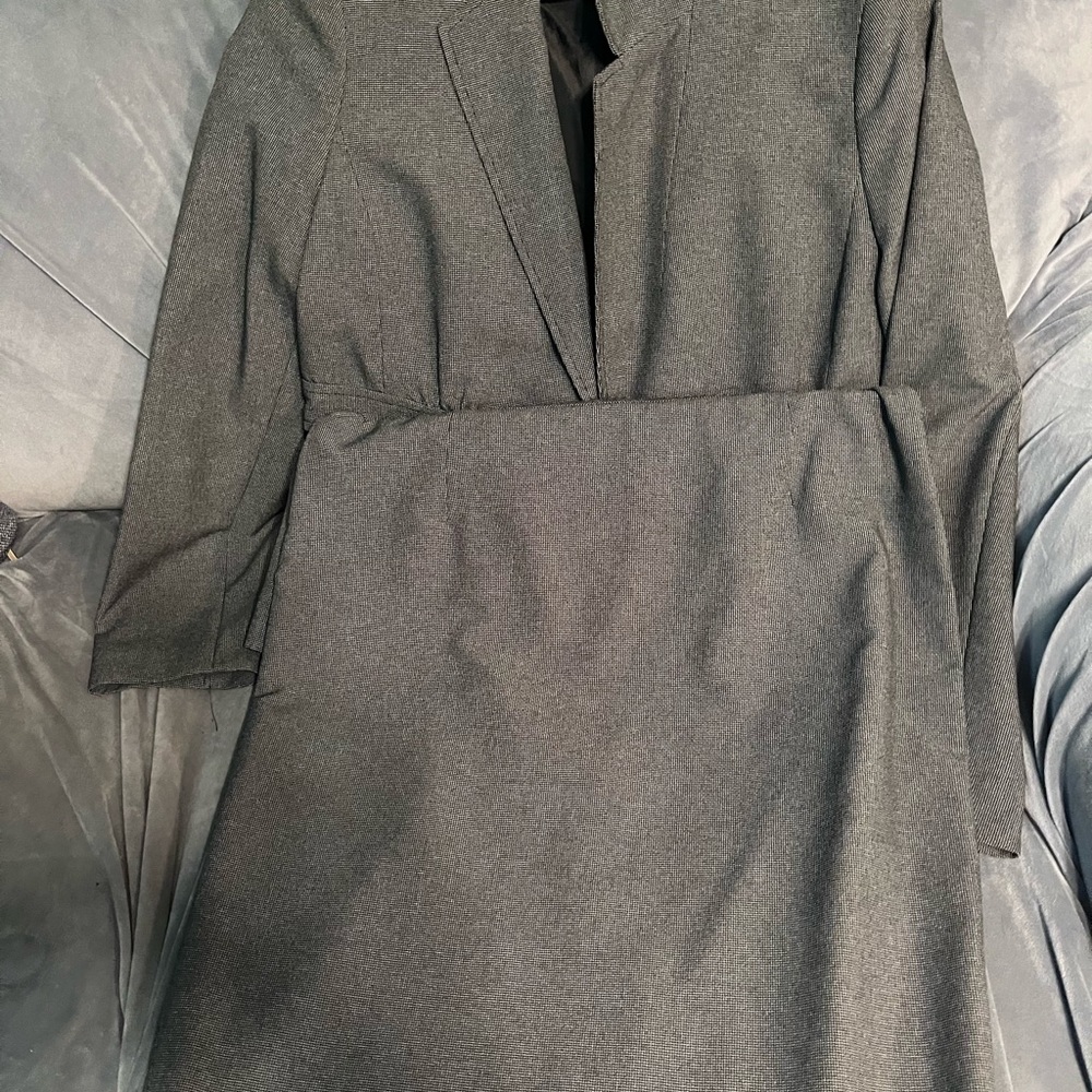 Skirt suit